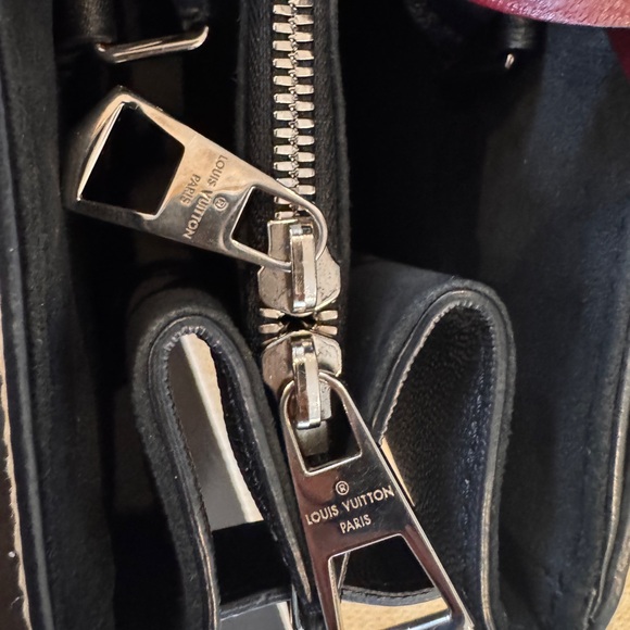 Louis Vuitton Epi Twist in Gorgeous color - Picture 9 of 13